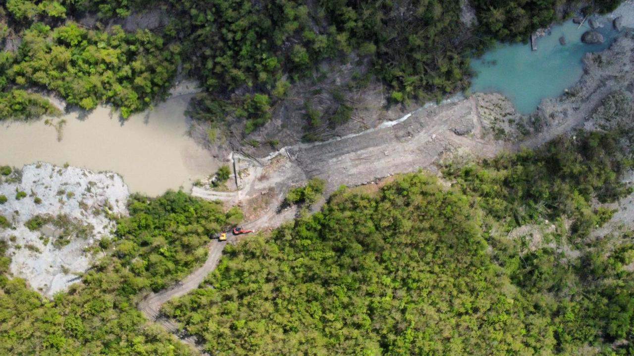 La frana di Boccassuolo non si ferma: rischia di creare una diga sul torrente