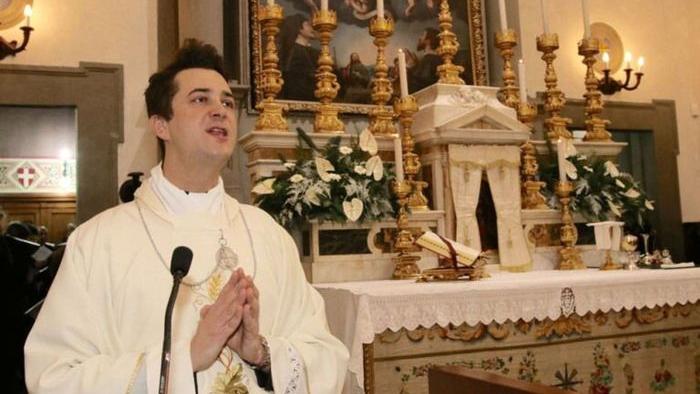 Don Francesco Spagnesi quando era ancora parroco della Castellina