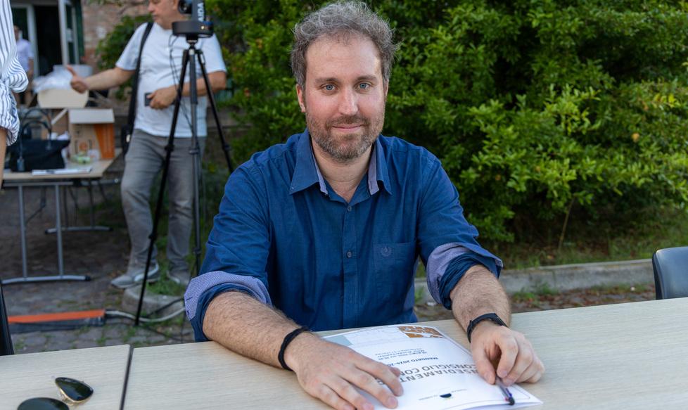 Rito voodoo al consigliere. E la minaccia: «Quando torno ti uccido»<br>
