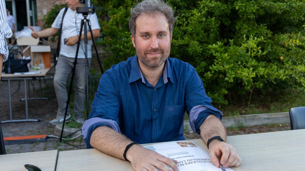 Rito voodoo al consigliere. E la minaccia: «Quando torno ti uccido»<br>