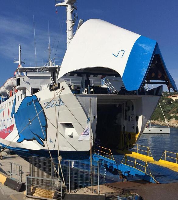 Santa Teresa-Bonifacio un’odissea, in banchina infuria la polemica 