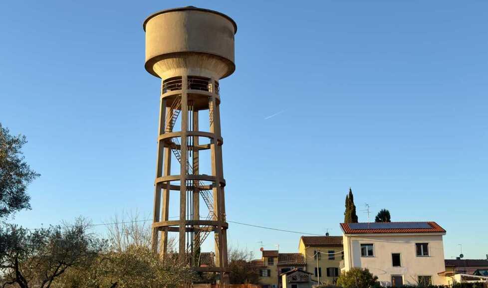 Empoli, addio al “gigante” di cemento: entro l’estate giù la torre idrica. Gli interventi in programma