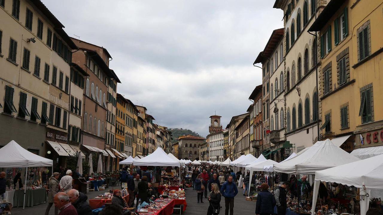 Pescia, il mercato del sabato cambia volto. Tutti i banchi in piazza Mazzini