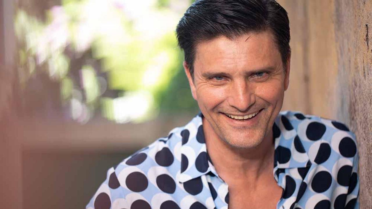 Lorenzo Flaherty: «Finalmente ho un ruolo brillante. E a settembre ritorno sul set»