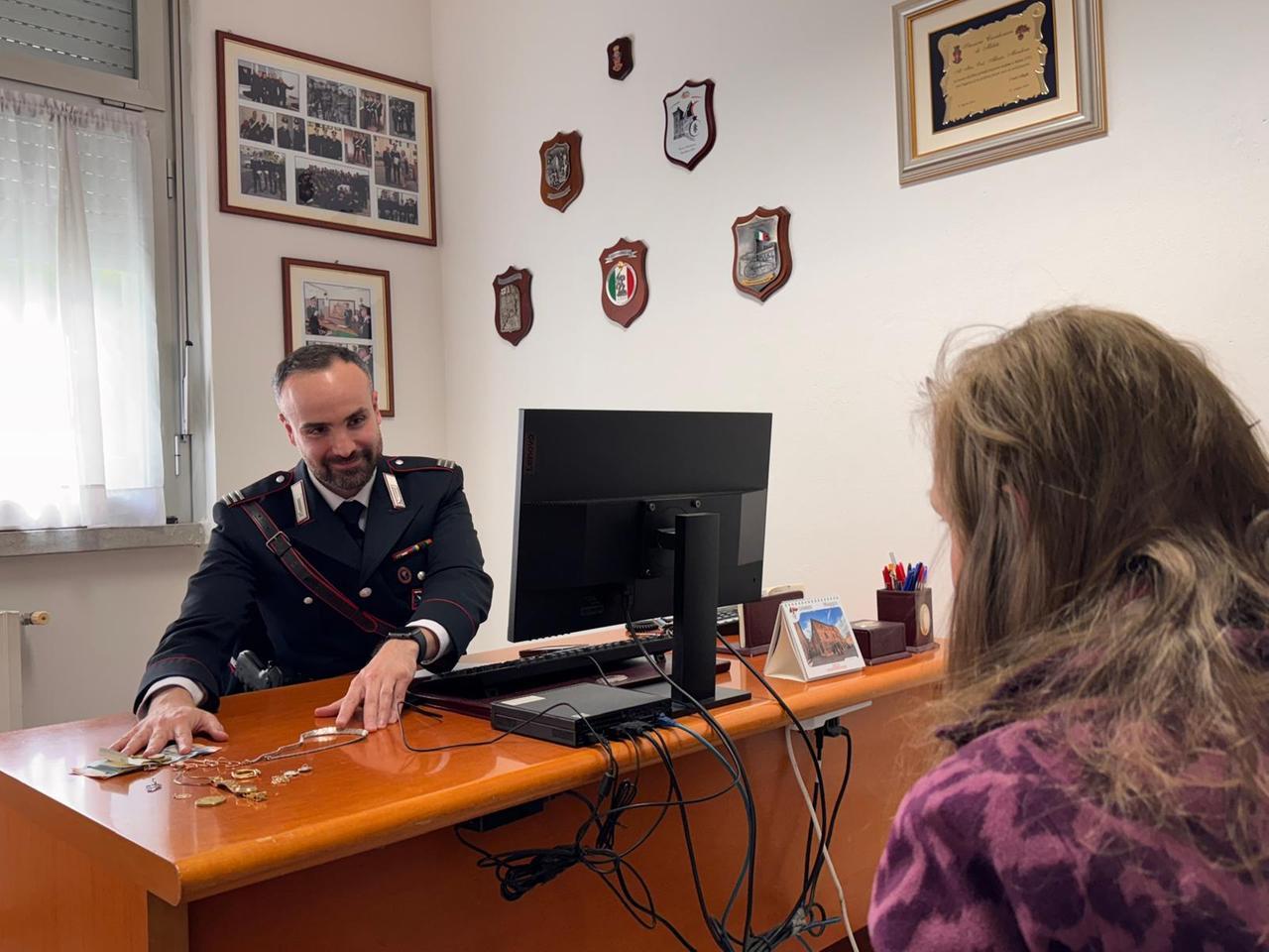 Cerca di truffare un’anziana con il finto incidente al nipote: arrestato 22enne