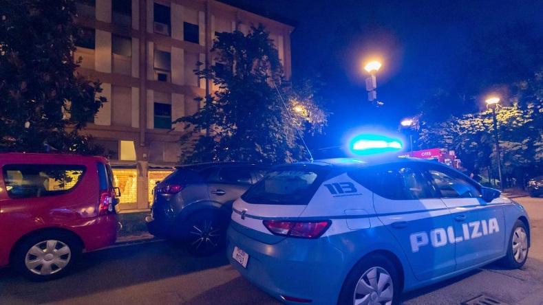 Una volante della polizia di Stato (foto d'archivio)