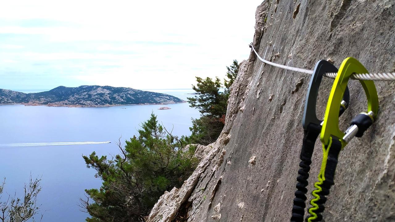 
	Un tratto della "Via ferrata degli angeli" a Tavolara

