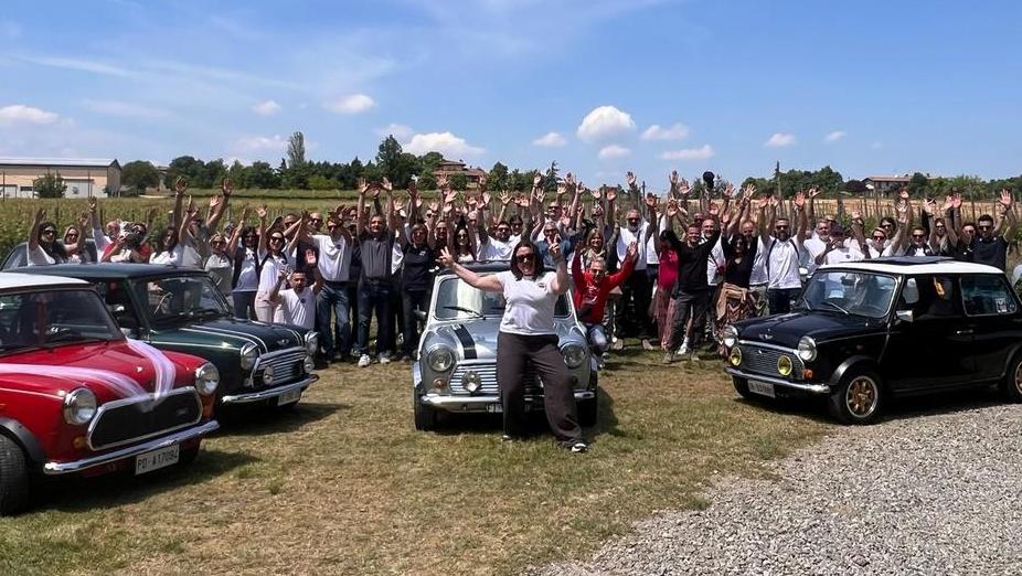 Foto di gruppo per i partecipanti al raduno