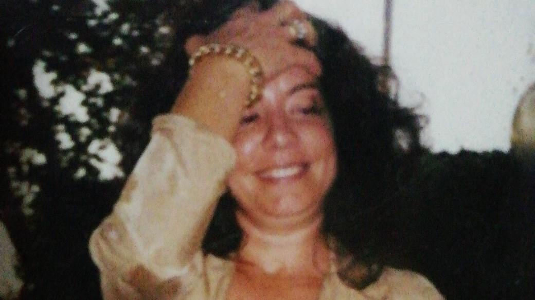 Donna di origini sarde trovata morta: un amico sotto interrogatorio