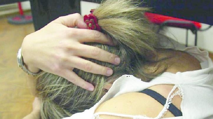 Un uomo di 51 anni è a processo per maltrattamenti e stalking