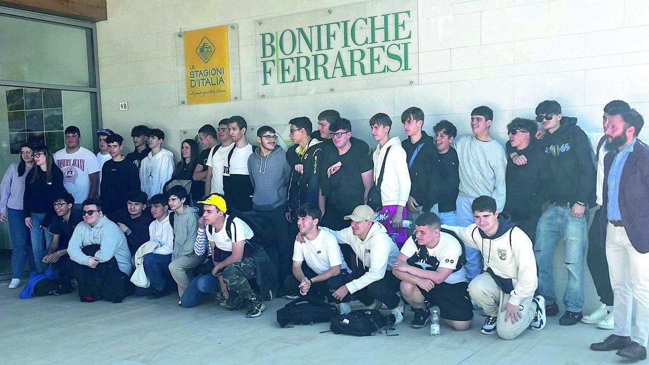 Bonifiche Ferraresi, una realtà che incanta. Istituto Navarra in visita