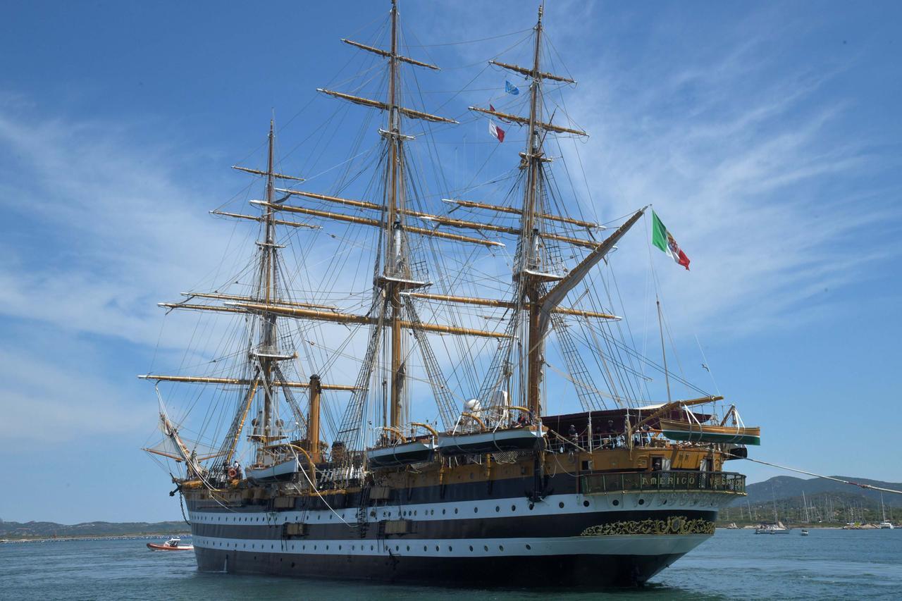 
	La nave della marina militare Amerigo Vespucci nel porto di Olbia&nbsp;

