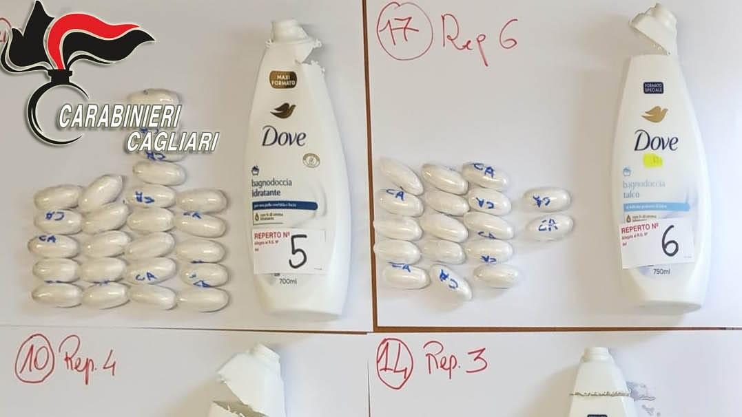 Un chilo di cocaina nascosto nei bagnoschiuma