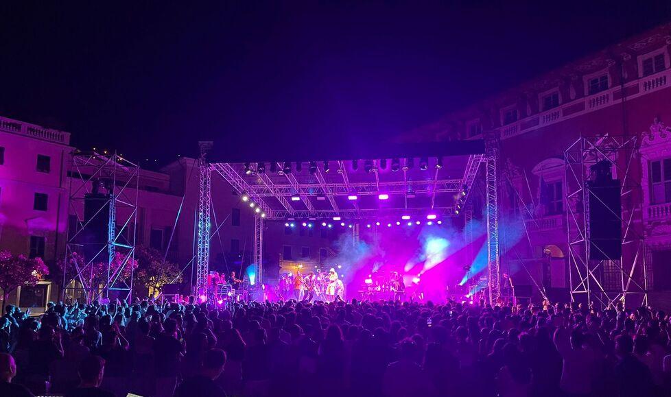 Un concerto in piazza Aranci a Massa