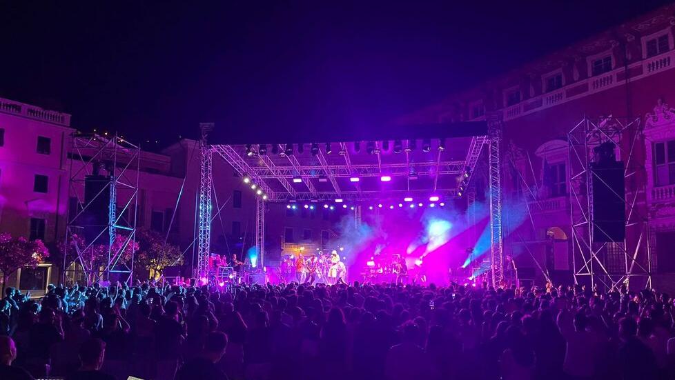 Un concerto in piazza Aranci a Massa