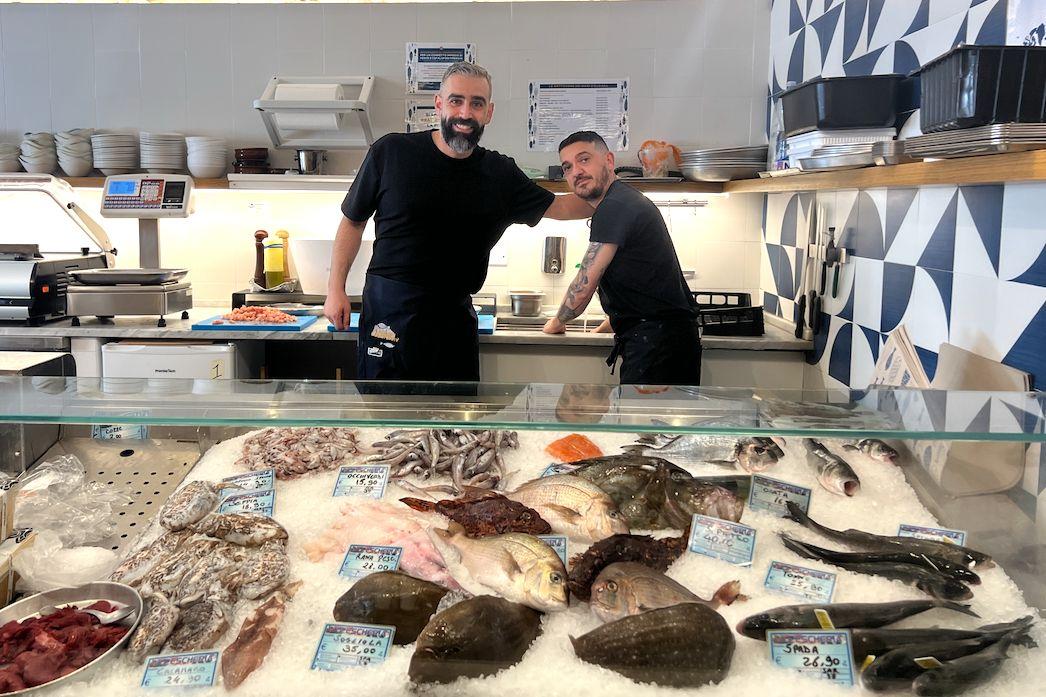 Antonio Manca e Vittorio Zucceddu titolari della Pescheria Bianchi a Cagliari in viale Regina Margherita