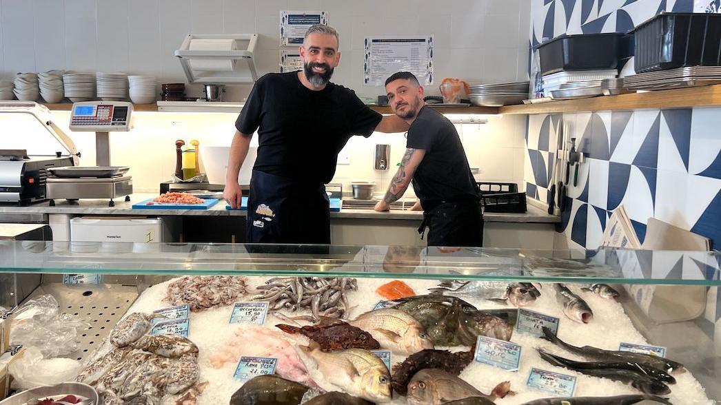 Antonio Manca e Vittorio Zucceddu titolari della Pescheria Bianchi a Cagliari in viale Regina Margherita
