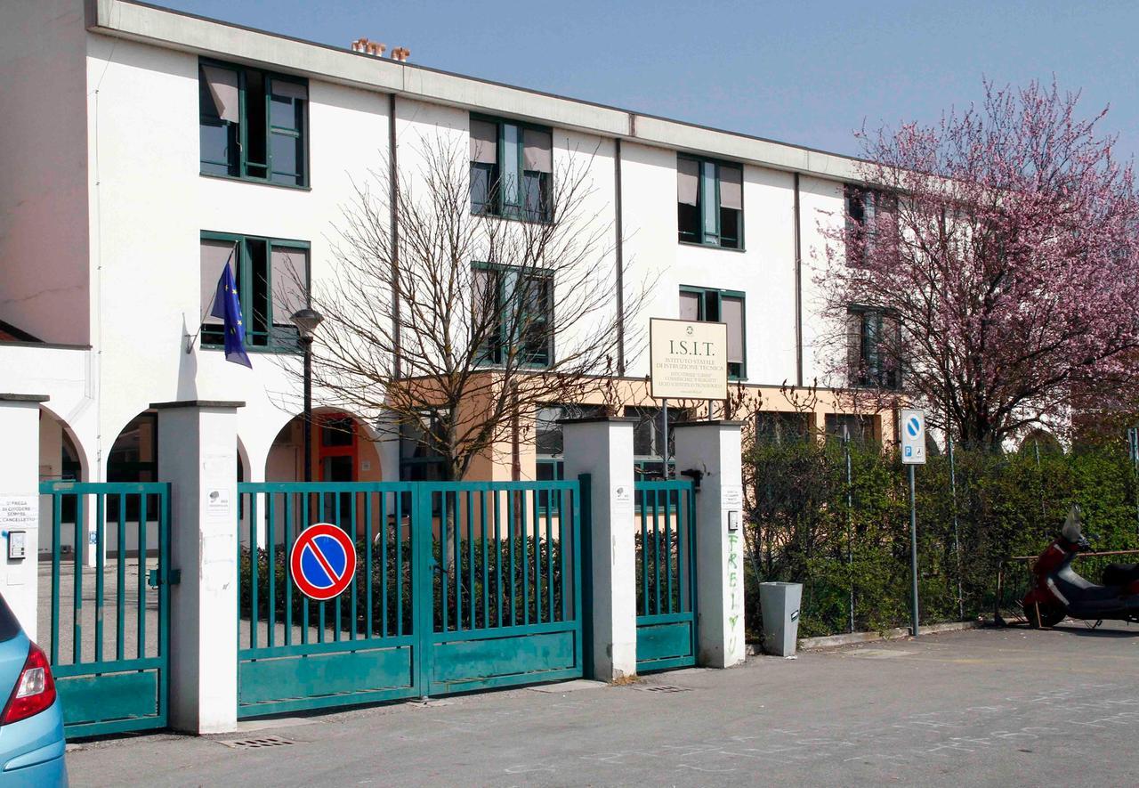 Studenti inneggiano a Hitler e Mussolini, è scontro politico. «Presto un’ispezione al Bassi Burgatti»