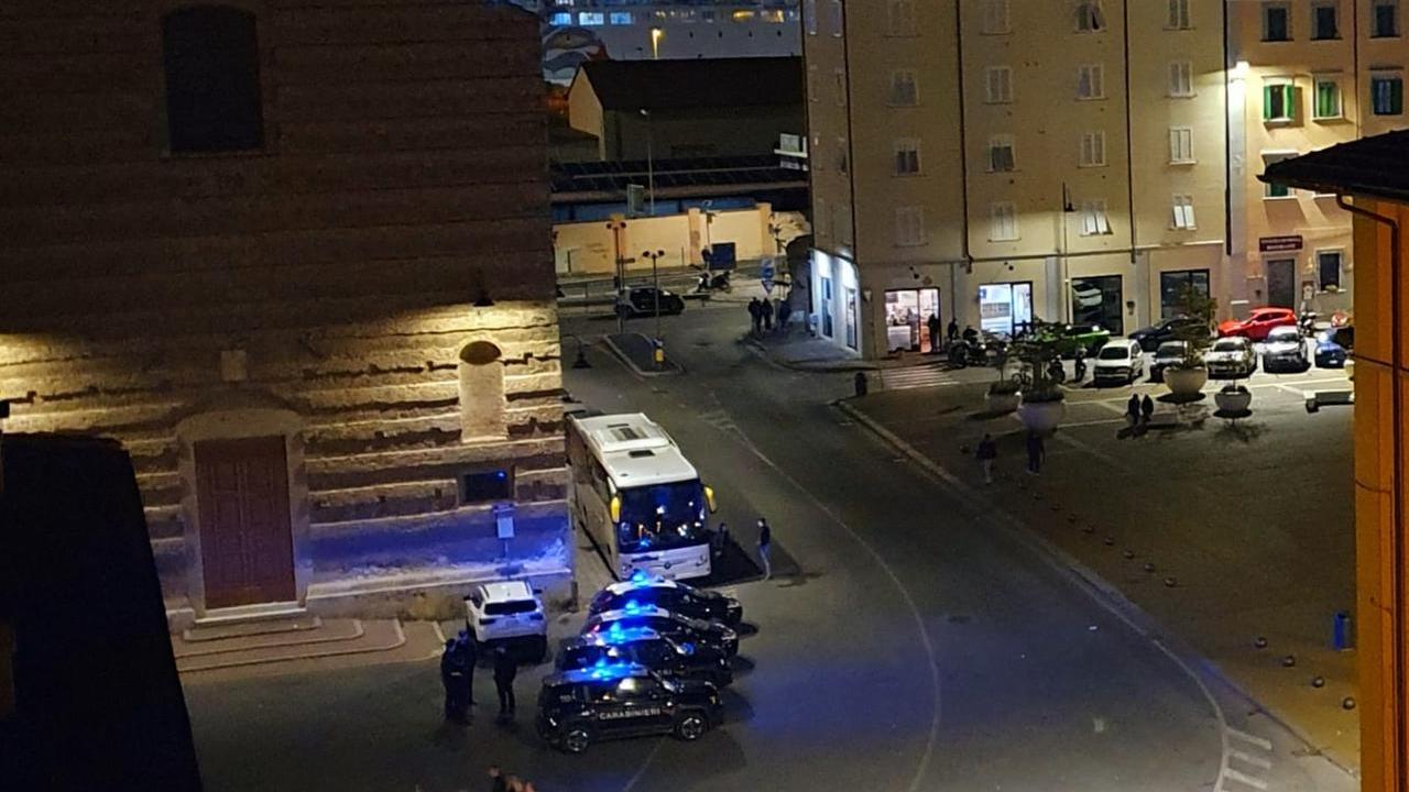 I carabinieri in piazza del Luogo Pio a Livorno