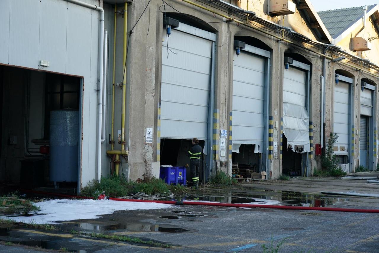 L'area dell'incendio (foto Stick)