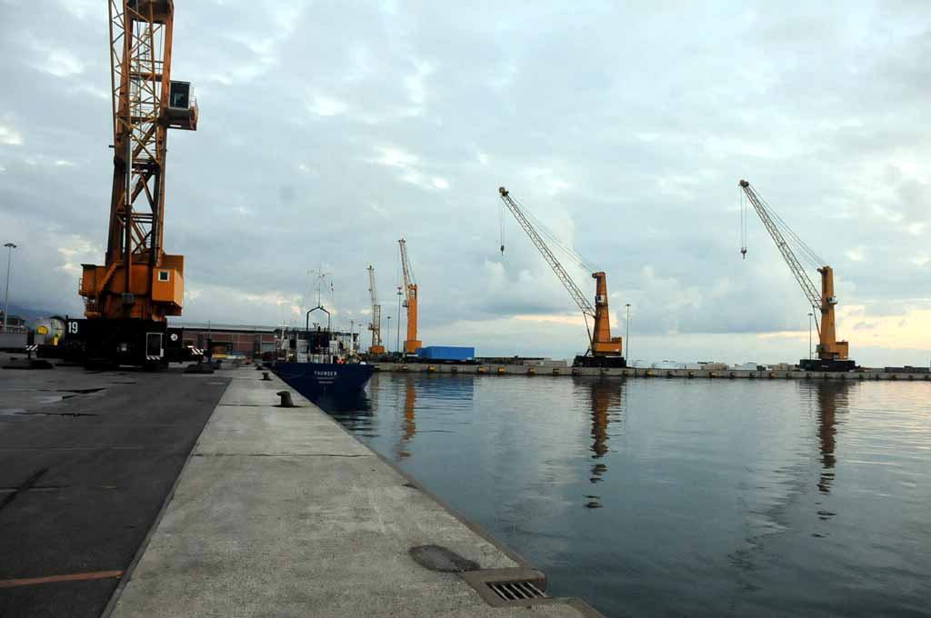 
	La banchina Buscaiol del porto di Marina di Carrara (foto d&rsquo;archivio)

