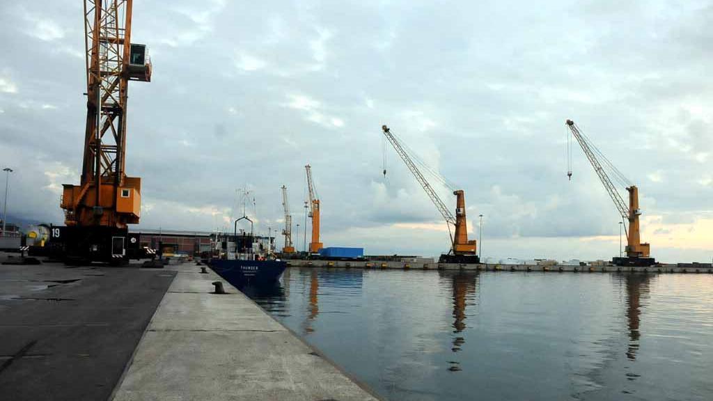 La banchina Buscaiol del porto di Marina di Carrara (foto d’archivio)