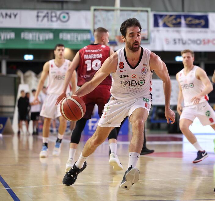 
	Un&rsquo;azione di Marco Natali in gara uno contro Omegna (foto Nucci)

