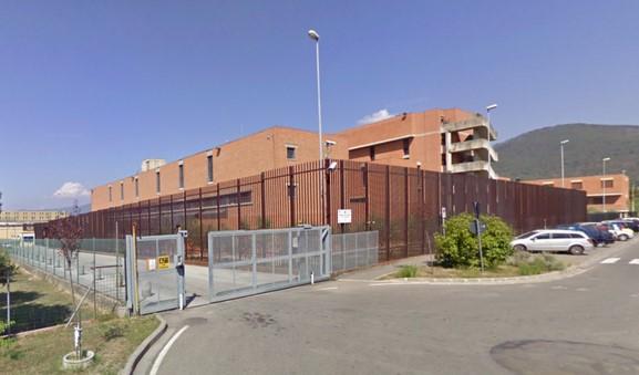 Trovati quattro telefoni cellulari e 5 grammi di cocaina nel carcere di Prato