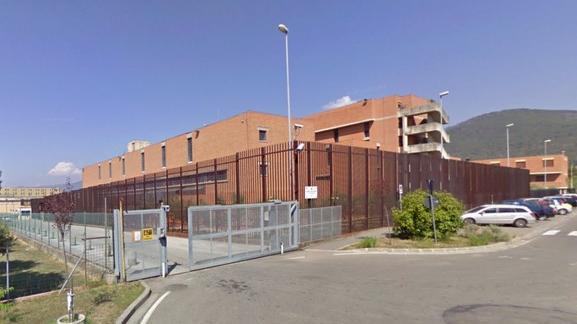 Trovati quattro telefoni cellulari e 5 grammi di cocaina nel carcere di Prato
