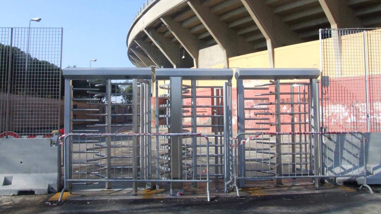 L'esterno dello stadio Picchi 