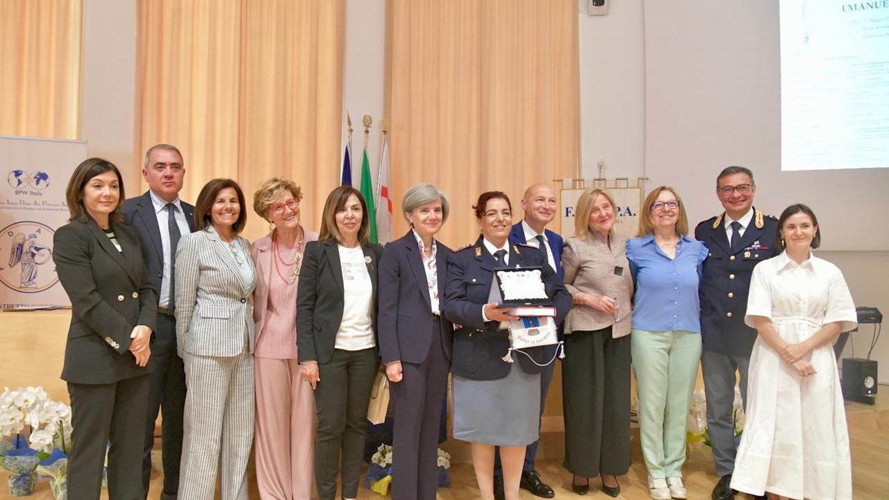 La città commemora Emanuela Loi, il ricordo della sorella Claudia: «Una ferita sempre aperta»