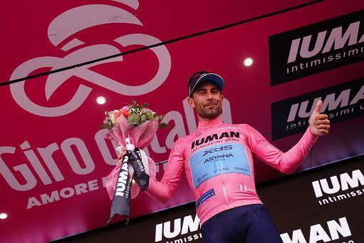
	Diego Ulissi in maglia rosa

