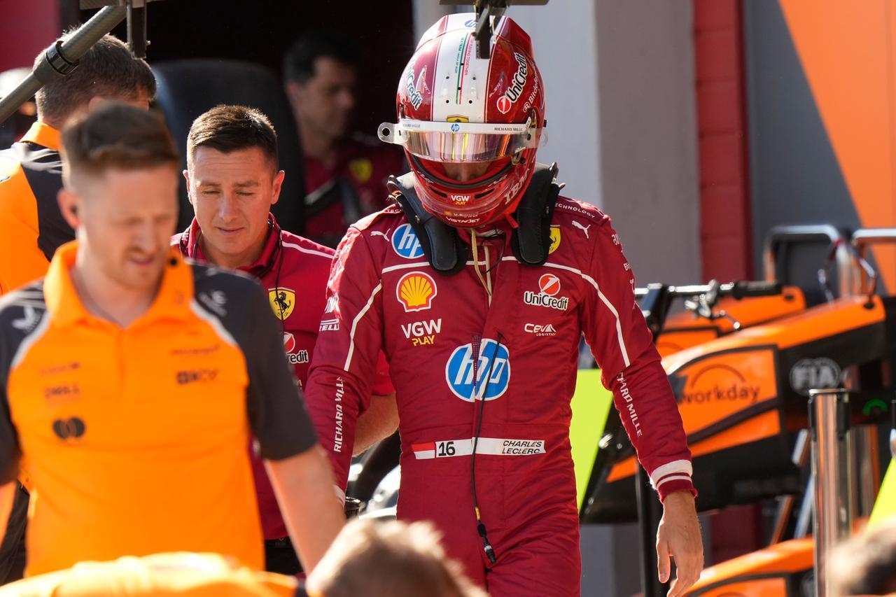 Leclerc: «Chiediamo scusa ai tifosi, la macchina non va». Hamilton: «In gara ce la metteremo tutta»