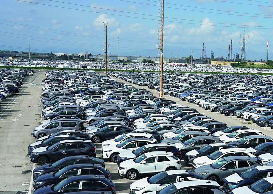 Dietrofront sulle targhe prova: «Un’autorizzazione a lavoratore»