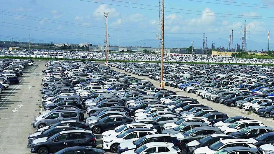 Dietrofront sulle targhe prova: «Un’autorizzazione a lavoratore»