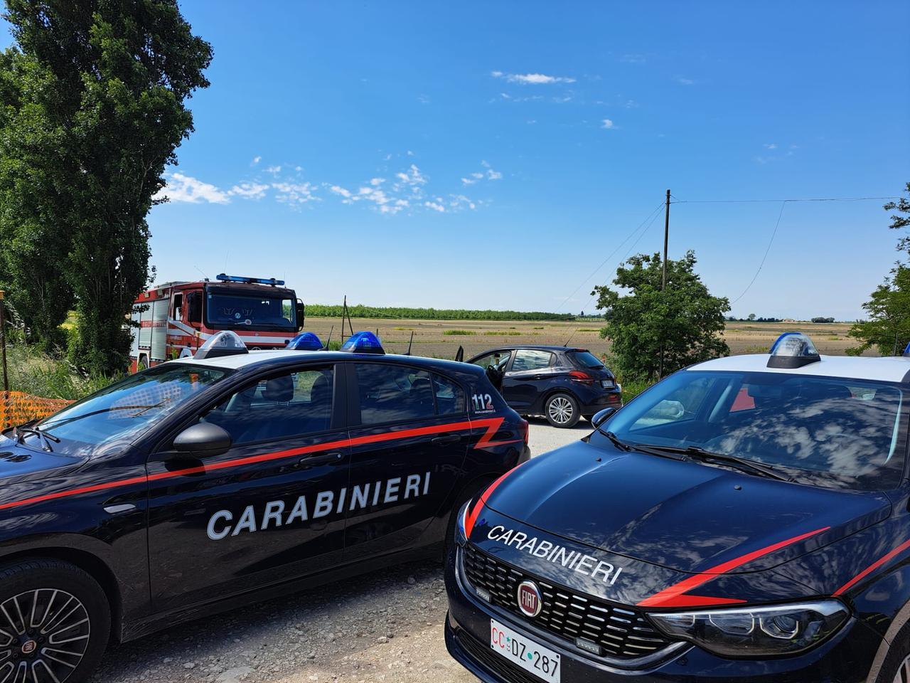 Codigoro, tocca i cavi elettrici con la canna da pesca e muore folgorato