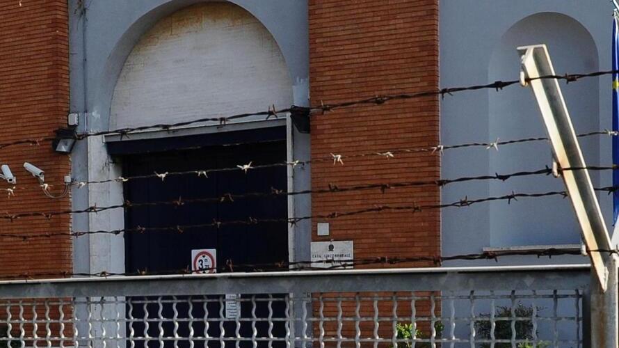Uccide il figlio appena nato nel wc di un fast-food: «Non sapevo di essere incinta»<br>