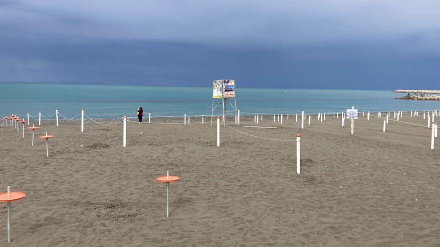 Cecina, iniziata la stagione balneare: spiagge libere senza bagnini