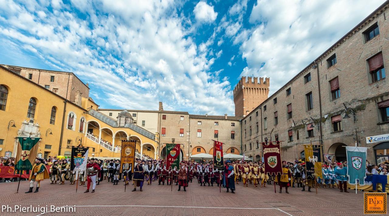 Palio di Ferrara, successo per le gare delle bandiere. Gulinelli: «Eccellenza e passione»