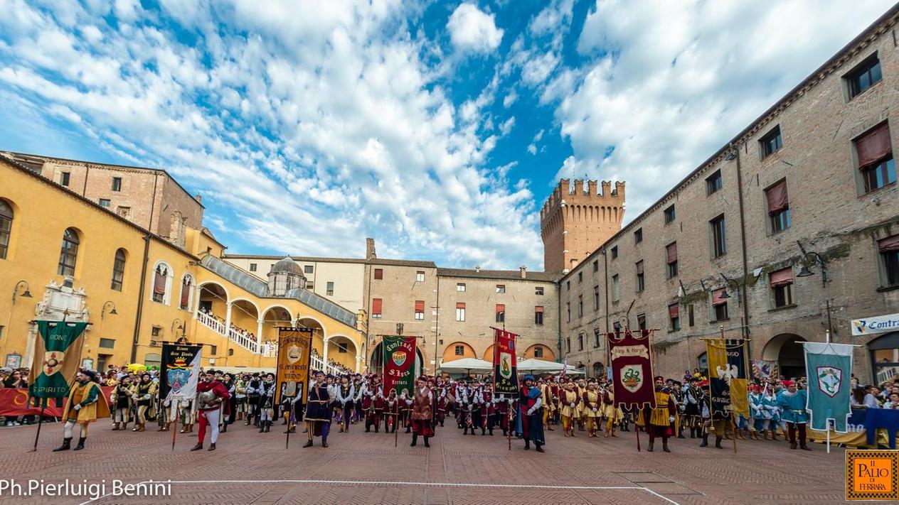 Palio di Ferrara, successo per le gare delle bandiere. Gulinelli: «Eccellenza e passione»