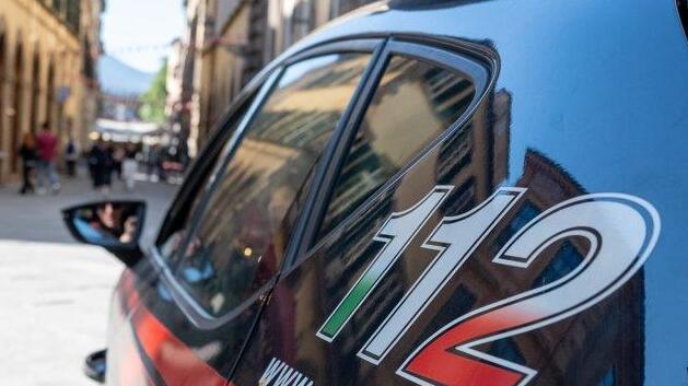 Lucca, botte e maltrattamenti in famiglia: in due finiscono in cella