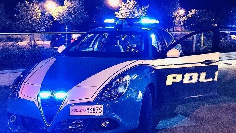 Reggio Emilia, forano la gomma e rubano una ruota di scorta da un’auto in sosta: denunciati