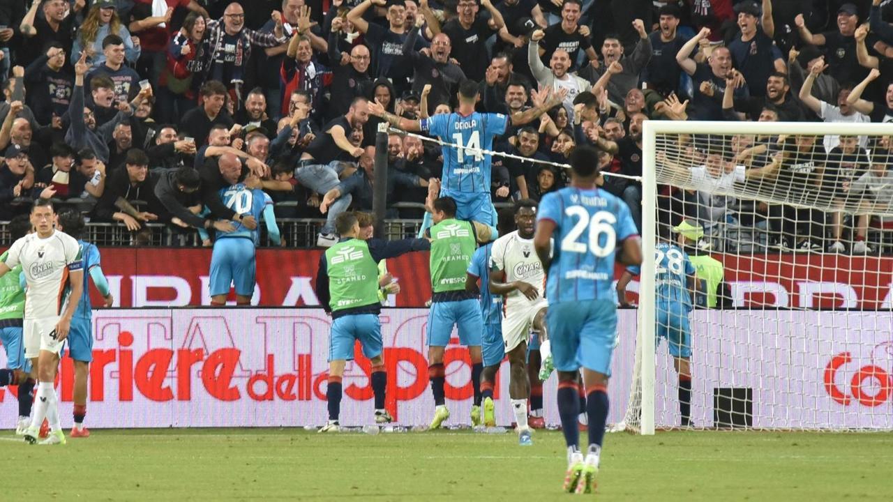 Il Cagliari vince e festeggia la salvezza: LE PAGELLE