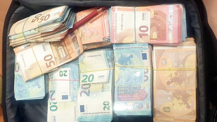 La borsa per computer dove so no stati trovati 47.860 euro in contanti il 28 dicembre del 2023 alla Rosa