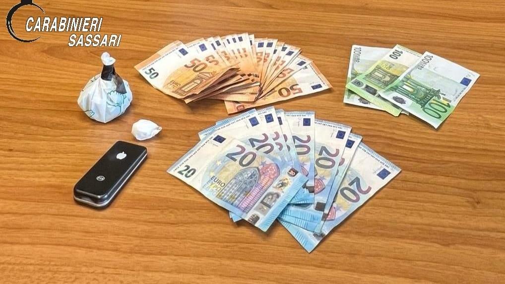 Sassari, fermato con cocaina e 1.650 euro in contanti: arrestato un giovane