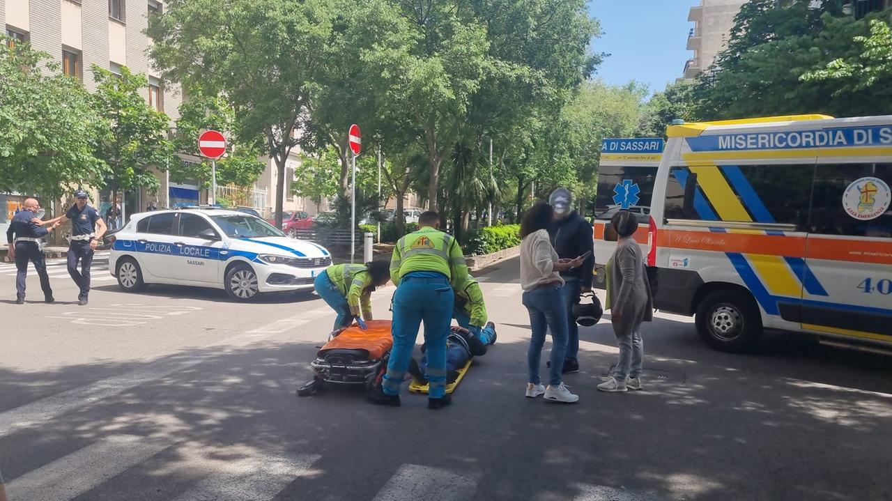 
	I soccorsi in viale Dante &nbsp;<em><strong>(foto Mauro Chessa)</strong></em>


