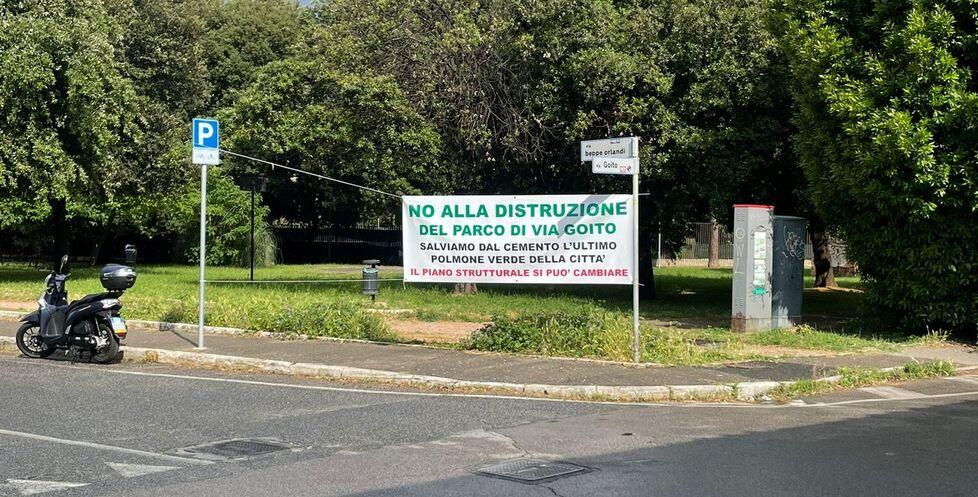 
	Uno degli striscioni di protesta appeso dai cittadini

