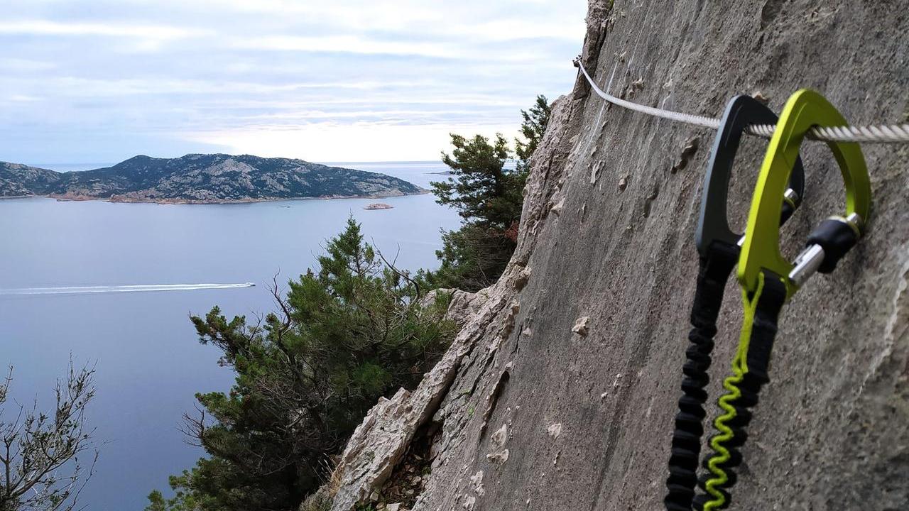Un tratto della Ferrata degli Angeli a Tavolara