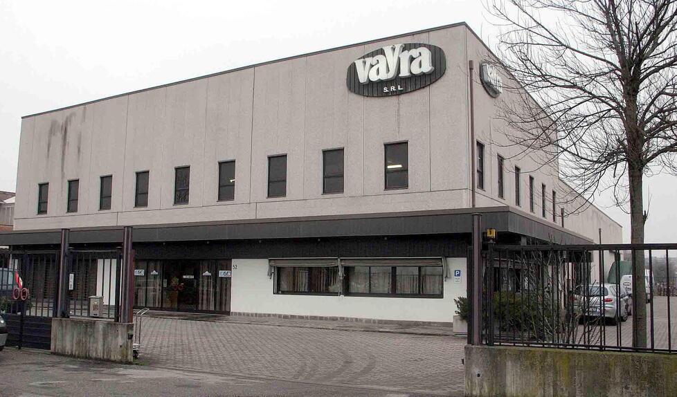 Ferrara, «rumori notturni ancora forti»: i residenti contro il frigo industriale