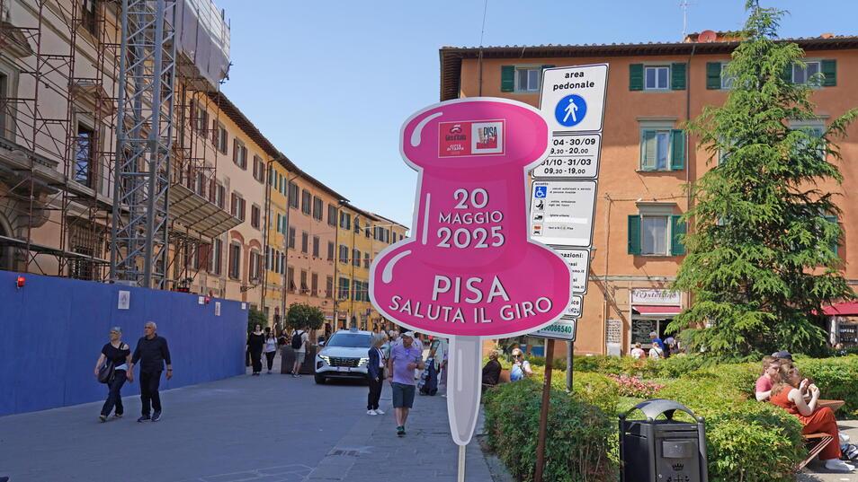 Il Giro d'Italia fa tappa a Pisa (foto Stick)